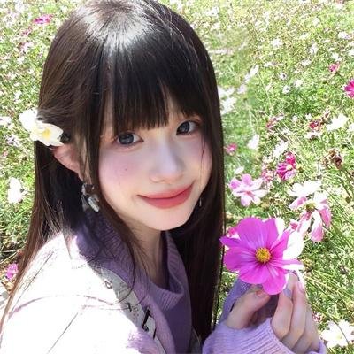 出墙红杏两家春